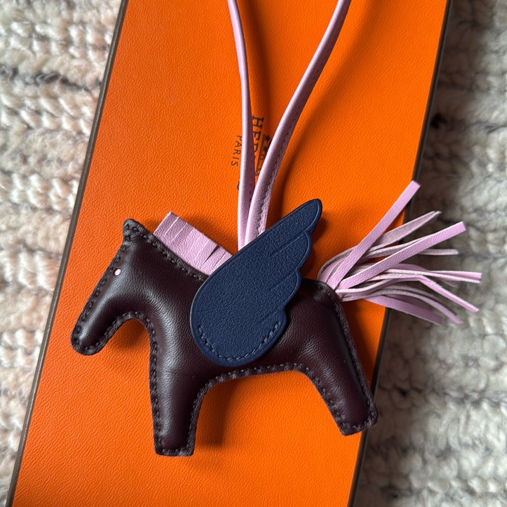 NIB Hermes Milos Lambskin Rodeo Pegasus Mauve Sylvestre PM